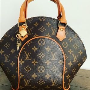 Louis Vuitton Ellipse PM - Authentic Monogram Satchel